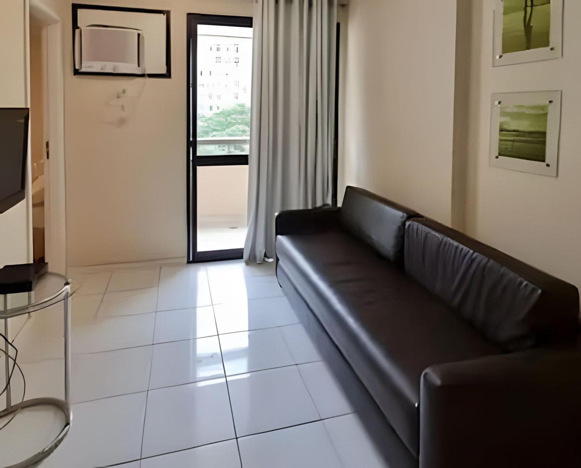 Pompeu Loureiro 99 - One Flat Apartment